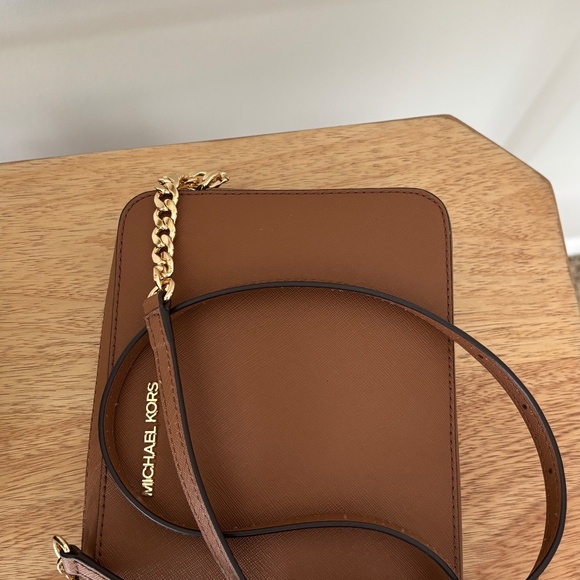 Michael Kors Jet Set Item  EW Crossbody - Picture 12 of 14